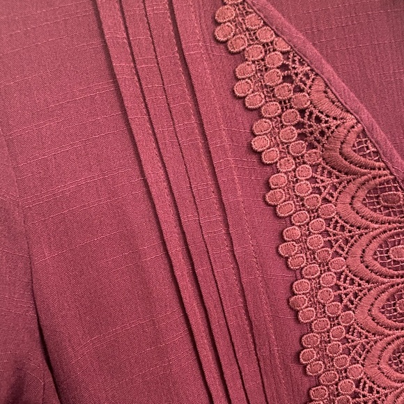 Burgundy bell sleeve dress - Picture 2 of 4